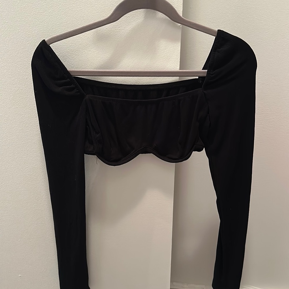 Black Long Sleeve Crop Top!